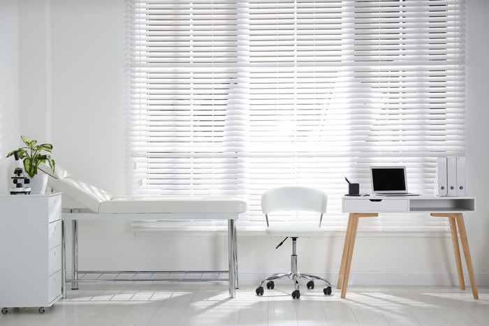 Auburn Window Treatment