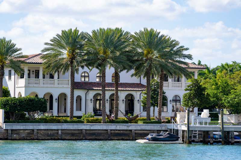 Waterfront Mansions in Palm Beach